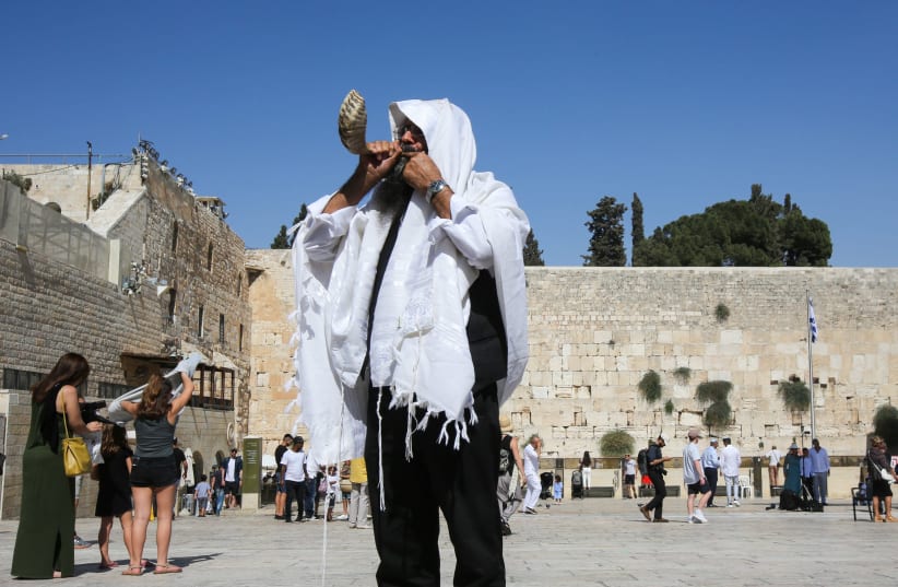 Man with shofar at Western Wall, September 4, 2018 (photo credit: MARC ISRAEL SELLEM)