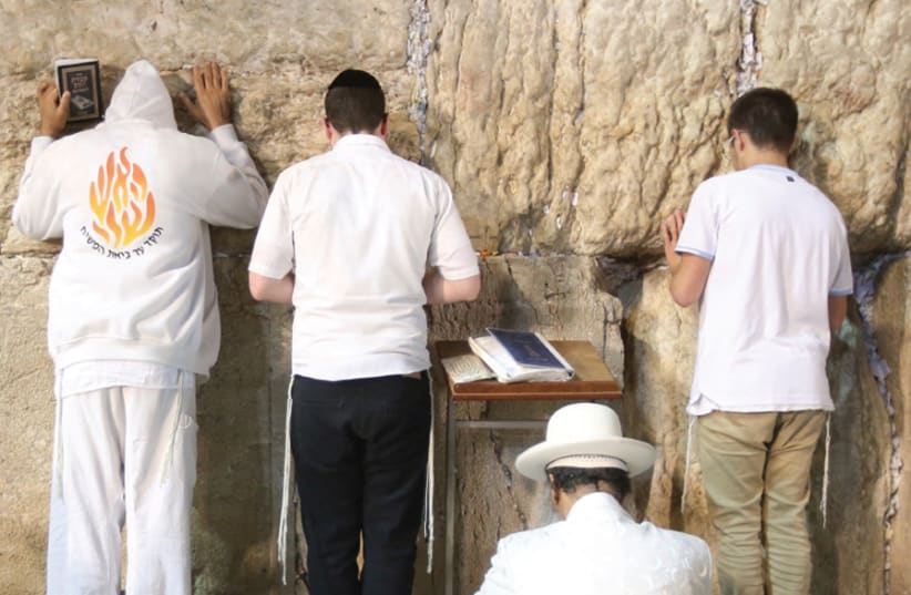 Men pray at the Western Wall in Jerusalem (photo credit: MARC ISRAEL SELLEM)