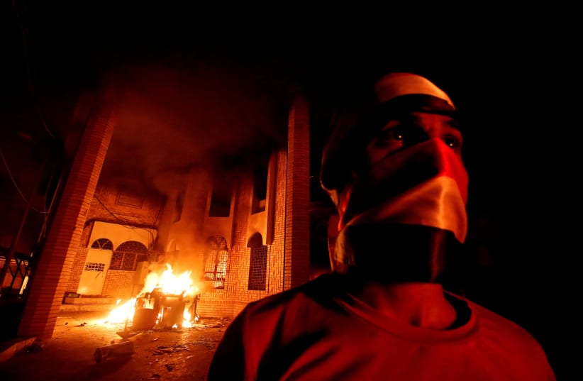Iraqi protesters burn the Iranian Consulate in Basra, Iraq September 7, 2018. (photo credit: ESSAM AL-SUDANI/ REUTERS)
