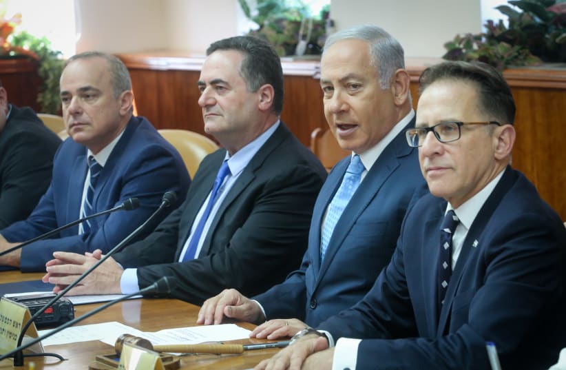 Energy Minsiter Yuval Steinitz, Transportation Minister Israel Katz and Prime Minister Benjamin Netanyahu at a Cabinet meeting (photo credit: MARC ISRAEL SELLEM)