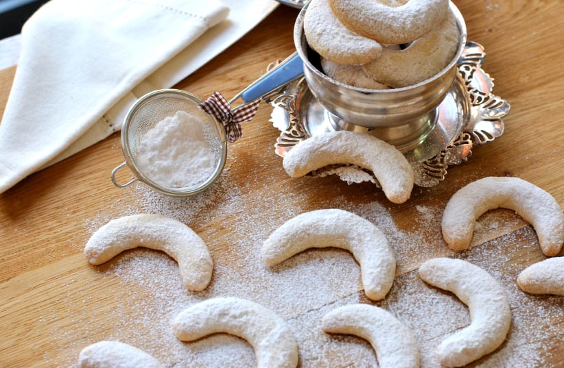 Almond cookies (photo credit: PASCALE PEREZ-RUBIN)
