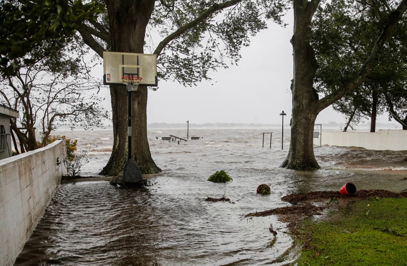 Water from Neuse River starts flooding houses as the Hurricane Florence comes ashore in New Bern, North Carolina, U.S., September 13, 2018. (photo credit: REUTERS/EDUARDO MUNOZ)
