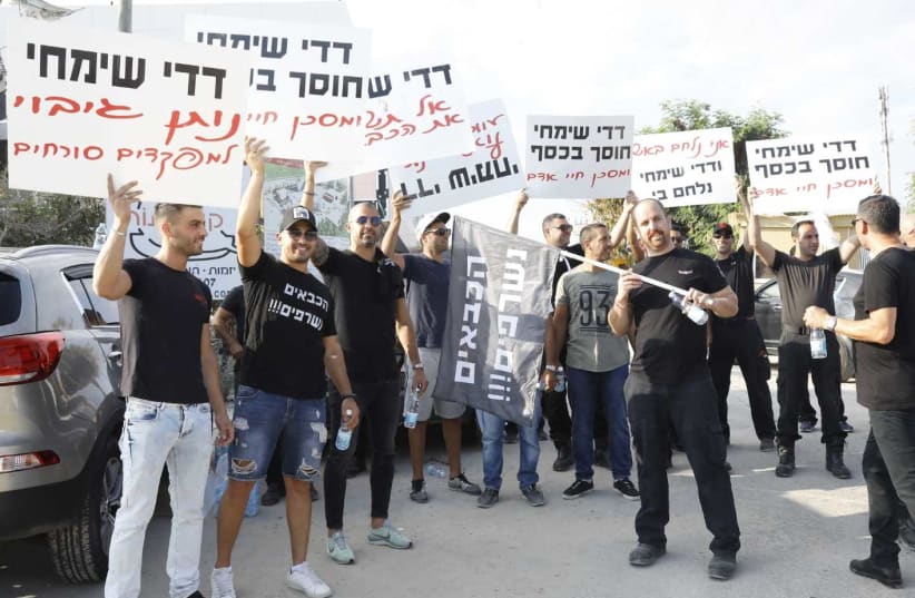  Firefighters protest working conditions in Rishon Lezion on September 17th, 2018. (photo credit: YUVAL BAGNO)