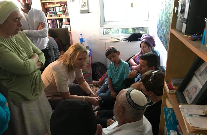 Opposition leader Tzipi Livni comforting the family of terror victim Ari Fuld in Efrat on Monday, September 17, 2018. (photo credit: ARIK BENDER/MAARIV)