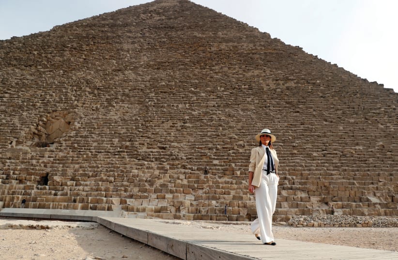 MELANIA TRUMP enjoys a trip to the pyramids (photo credit: REUTERS)