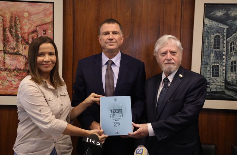 State Comptroller Joseph Shapira (right) released his annual report, Monday (photo credit: ISAAC HARARI / KNESSET SPOKESPERSON'S OFFICE)