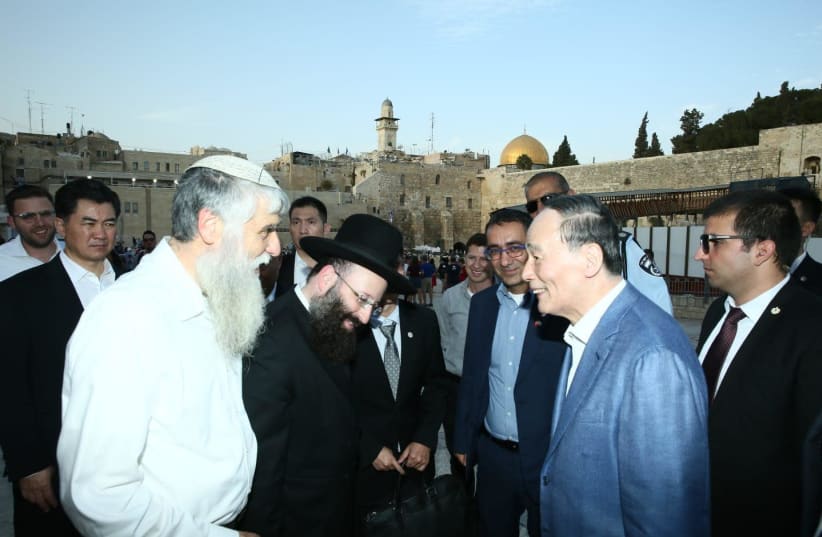 Vice President of China visits the Western Wall and the Church of the Holy Sepulchre (photo credit: MIRI SHIMONOVITZ)