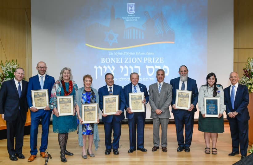 Winners of Nefesh B'Nefesh's Bonei Zion prize (photo credit: SHAHAR AZRAN)