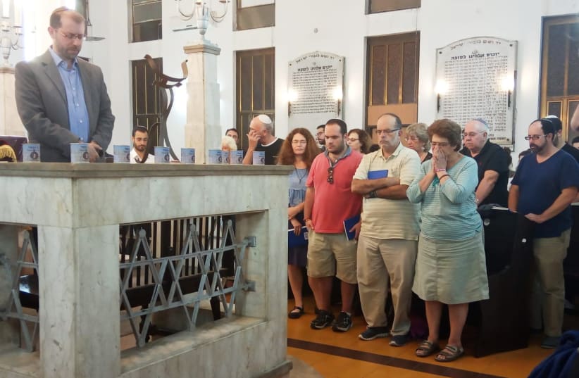 Dozens of people gathered at the Tel Aviv International Synagogue on September 29, 2018 (photo credit: ANDREA BENISTI)