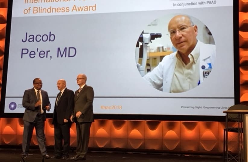Professor Jacob Pe'er receiving ophthalmology award from  the American Academy of Ophthalmology in Chicago on Sunday, October 28, 2018. (photo credit: HADASSAH SPOKESPERSON)