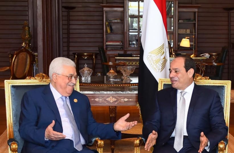  Egyptian President Abdel Fattah al-Sissi (R) meeting with Palestinian President Mahmoud Abbas in the Red Sea resort of Sharm el-Sheikh (photo credit: EGYPTIAN PRESIDENCY / AFP)