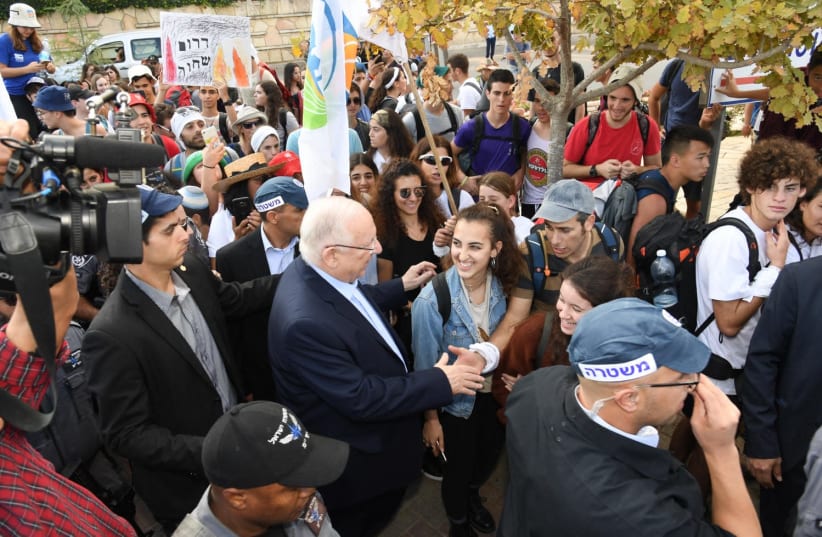 President Rivlin met with student protesters on their way to the Knesset (photo credit: HAIM ZACH/GPO)