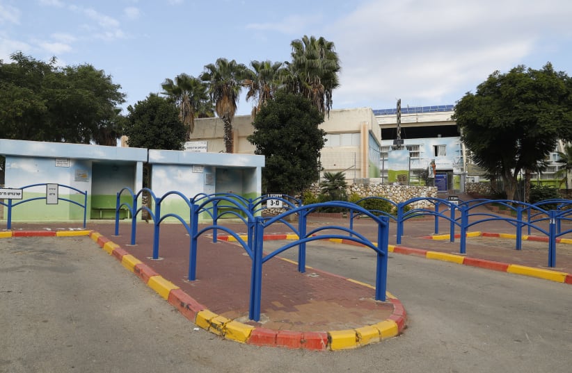 A school in Sderot closed under army instructions, November 12th, 2018 (photo credit: JACK GUEZ / AFP)