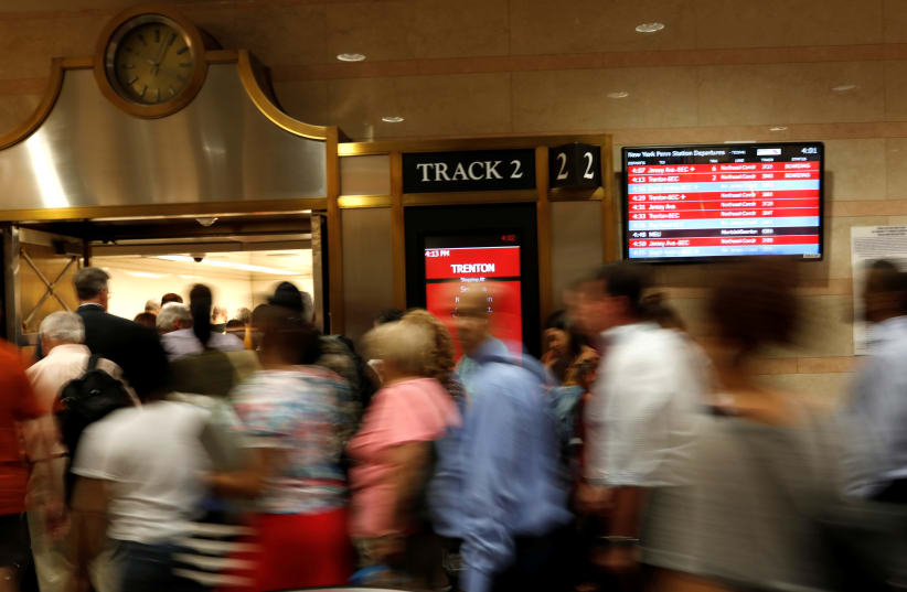 Passengers rush at Penn Station in New York (photo credit: MIKE SEGAR / REUTERS)