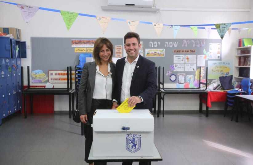 Ofer Berkovitch votes during the second mayoral elections.  (photo credit: MARC ISRAEL SELLEM)