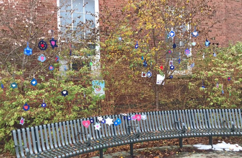 HAND-CRAFTED Jewish stars from volunteers around the globe have been hung up around the city of Pittsburgh (photo credit: MINDY FENSTER WEINER)