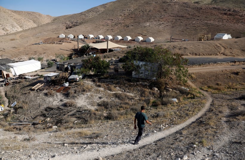 David Davidson, owner of Khan Eretz Ha'Mirdafim resort, walks through the camp, near Alon settlement, November 20, 2018 (photo credit: RONEN ZVULUN/REUTERS)