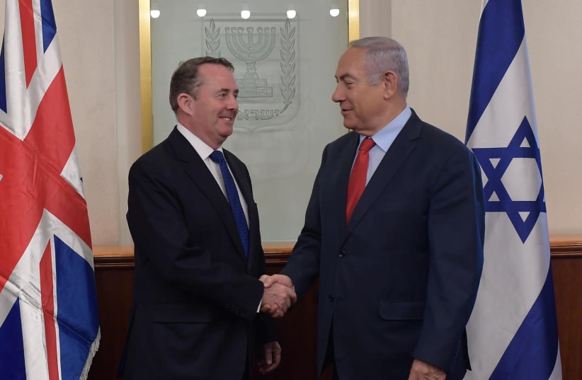 Prime Minister Benjamin Netanyahu meeting with British Trade Secretary Liam Fox, November 28, 2018 (photo credit: AMOS BEN-GERSHOM/GPO)