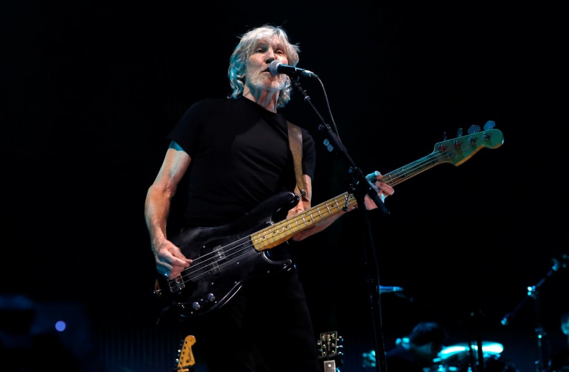 Musician Roger Waters performs at Staples Center in Los Angeles, California, U.S., June 20, 2017 (photo credit: MARIO ANZUONI/REUTERS)