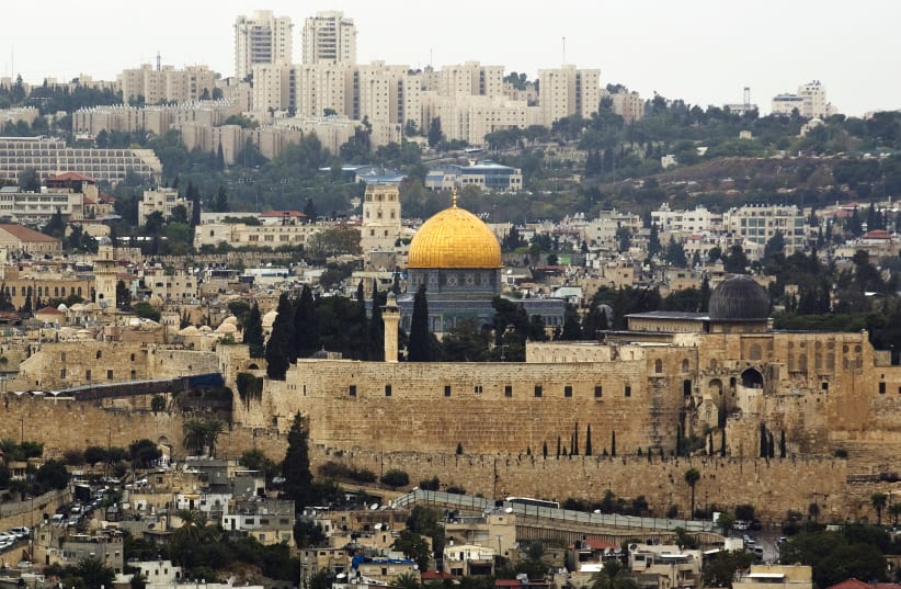 A general view of Jerusalem's old city shows the Dome of the Rock in the compound known to Muslims as Noble Sanctuary and to Jews as Temple Mount, October 25, 2015 (photo credit: AMIR COHEN/REUTERS)
