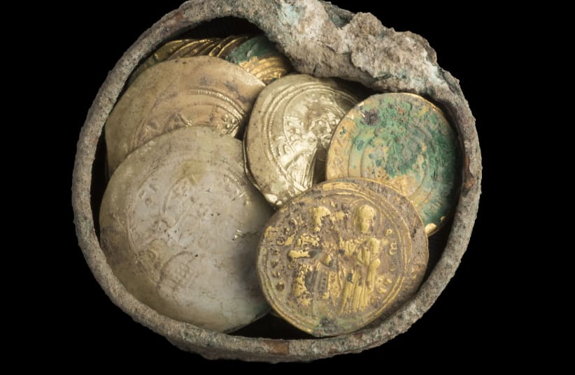 Cache of gold coins and 900-year-old gold earring found in Caesarea.  (photo credit: CLARA AMIT ISRAELI ANTIQUITIES AUTHORITY)