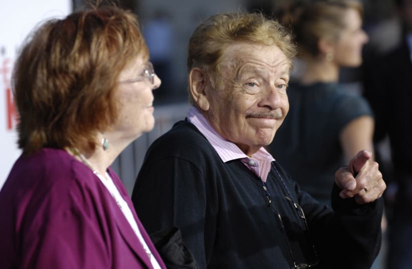 Jerry Stiller, a cast member in "The Heartbreak Kid", arrives with his wife Anne Meara at the premiere of the film in Los Angeles, September 27, 2007 (photo credit: REUTERS/CHRIS PIZZELLO)