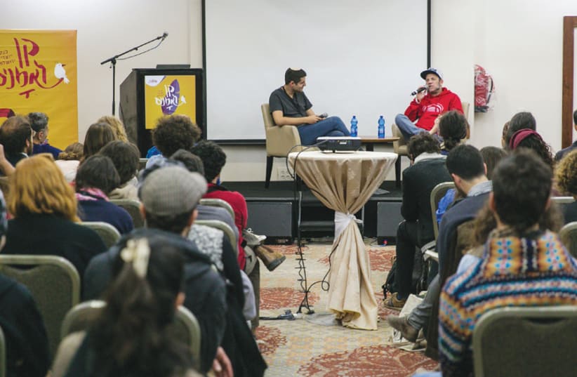 HaDag Nahash frontman Sha’anan Streett speaks at last year’s Artists’ Nest conference. (photo credit: NADAV ARIEL)