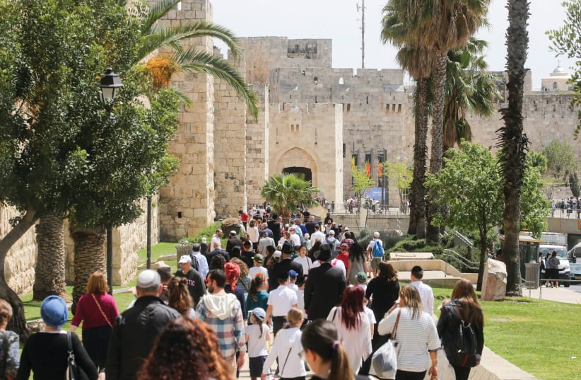 TOURISTS THRONG to Jerusalem’s Old City in record numbers. (photo credit: MARC ISRAEL SELLEM/THE JERUSALEM POST)