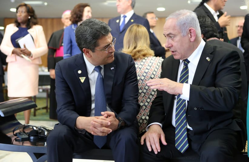 Israeli Prime Minister Benjamin Netanyahu speaks with Honduras' President Juan Orlando Hernandez during a meeting in Brasilia, Brazil January 1, 2019. (photo credit: PRESIDENCY HONDURAS/HANDOUT VIA REUTERS)