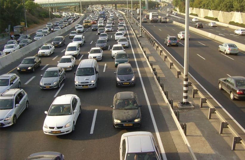 ‘DRIVE – YOURSELF – on our highways, especially at rush hour’: Traffic creeps along the Geha Interchange. (photo credit: Wikimedia Commons)
