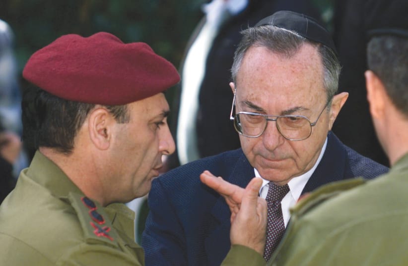 FORMER DEFENSE Minister Moshe Arens (center) listens to army former chief of staff Shaul Mofaz during a memorial ceremony in 1999.  (photo credit: REUTERS)