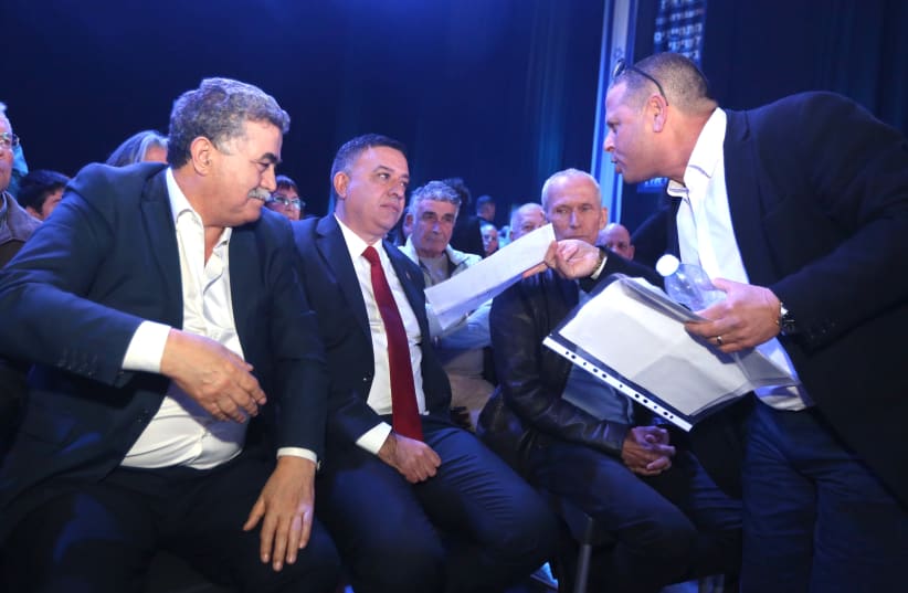 MK EITAN CABEL confronts Labor leader Avi Gabbay with a polygraph test proving that Gabbay lied. (photo credit: MARC ISRAEL SELLEM)