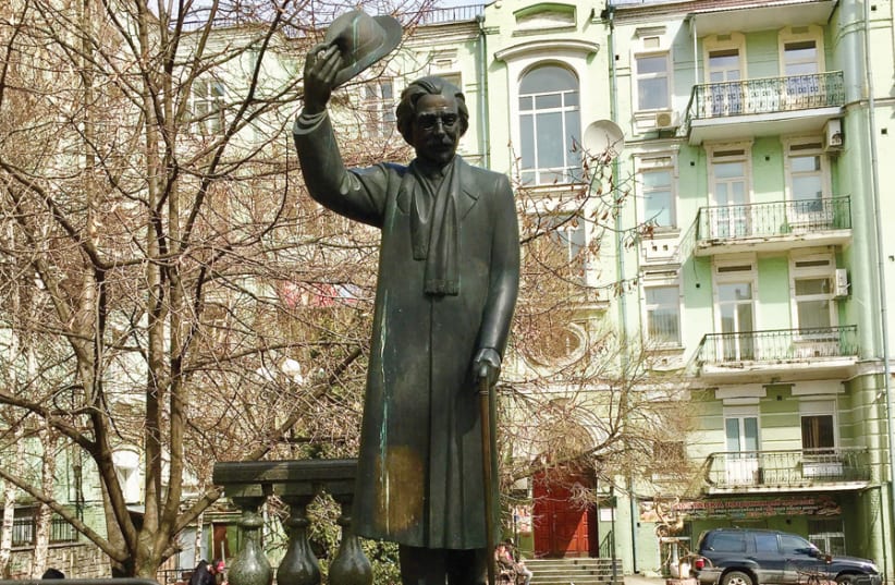STATUE OF Sholom Aleichem, Kiev. (photo credit: LEV GRINGAUZ)