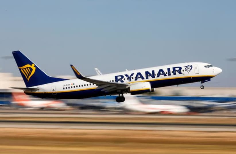 A Ryanair Boeing 737-800 plane (photo credit: REUTERS/PAUL HANNA)