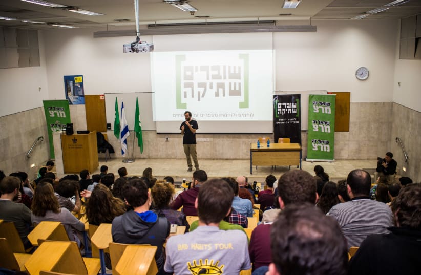 A speaker talks during a "Breaking The Silence" event, at Tel Aviv University, January 17, 2016 (photo credit: KOBI RICHTER/TPS)