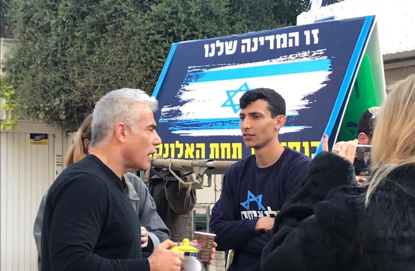 Yair Lapid brings tea to centrist protesters outside his house who call for unity among the political center, 2019. (photo credit: PR)