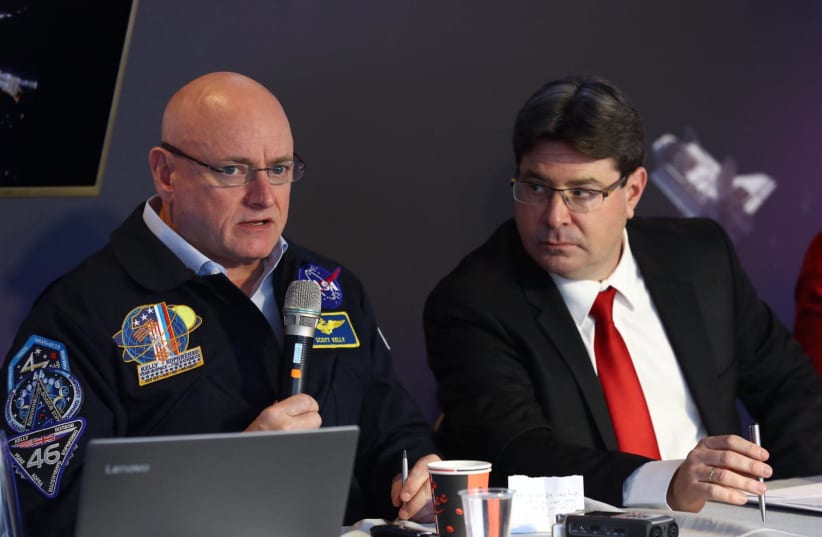 American astronaut Scott Kelly and Minister of Science and Technology Ofir Akunis at the opening of Space Week (photo credit: GILAD KAVALERCHIK)
