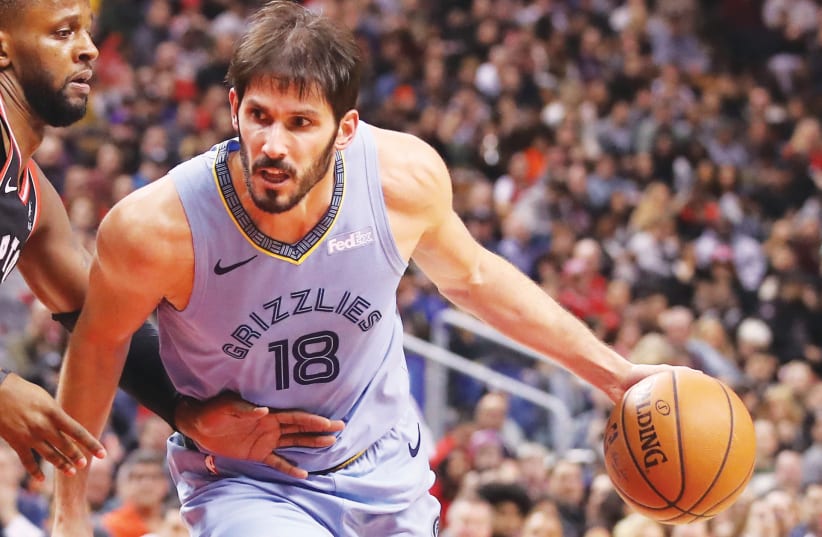 MEMPHIS GRIZZLIES’ forward Omri Casspi was dealt some frustrating news when an MRI revealed that the 30-year-old Israeli has a torn meniscus in his right knee that will require surgery (photo credit: REUTERS)