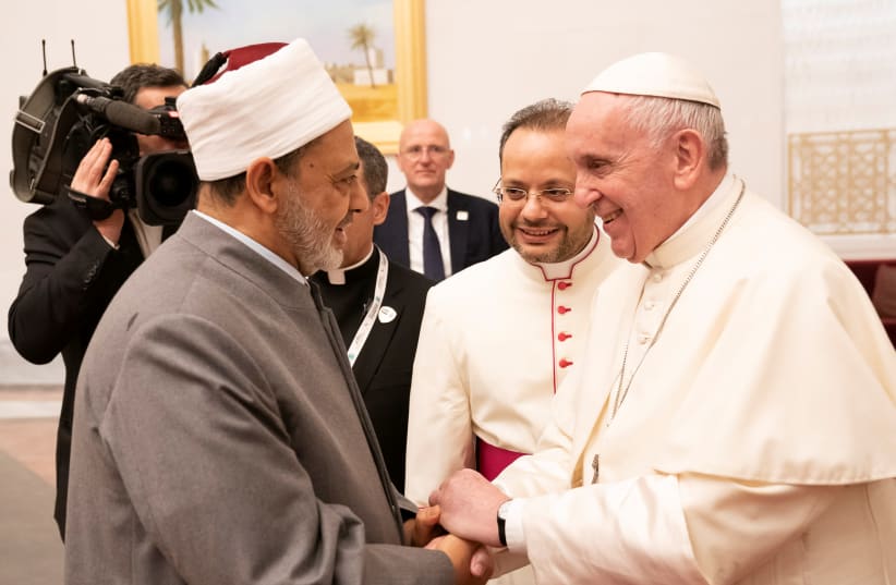 Pope Francis, Head of the Catholic Church shakes hands with Sheikh Ahmed Mohamed el-Tayeb, Egyptian Imam. (photo credit: REUTERS)