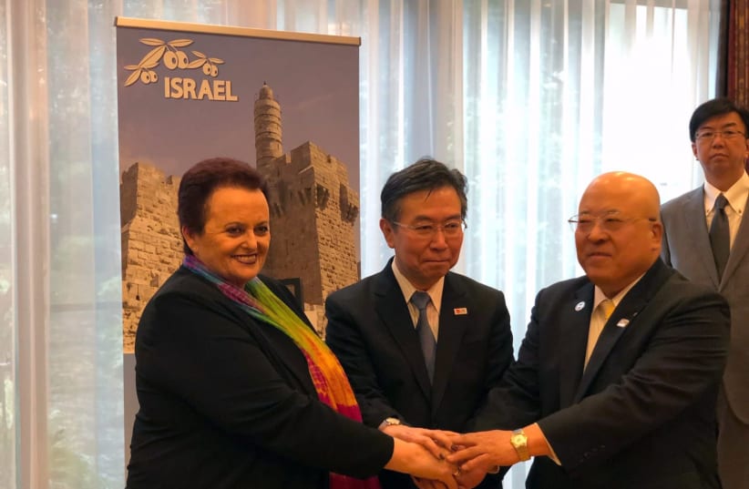 Weekly direct flights between Israel and Japan announced in Tokyo by Yaffa Ben-Ari, Israel's ambassador to Japan (l); Hiroshi Tabata, commissioner of the Japan Tourism Agency (c); and Hiromi Tagawa, chairman of the Japan Association of Travel Agents (JATA). (photo credit: FOREIGN MINISTRY)