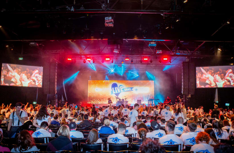 Over 800 Russian-speaking participating on a Taglit-Birthright Israel trip attended a "festive mega event" Tuesday night, hosted by professional ballroom dancer Anna Aronov (photo credit: Courtesy)