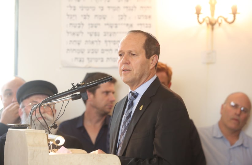 Former Jerusalem Mayor Nir Barkat eulogizing Yechiel Eckstein (photo credit: MARC ISRAEL SELLEM/THE JERUSALEM POST)