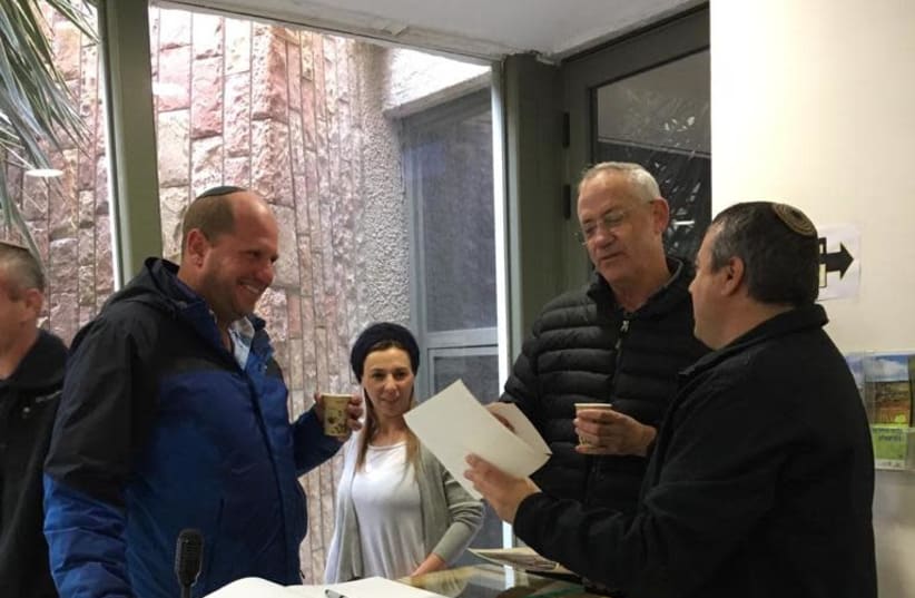 Benny Gantz visits the Kfar Etzion Field School. (photo credit: Courtesy)