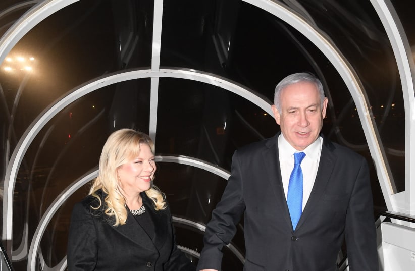 Prime Minister Benjamin Netanyahu and his wife Sara boarding the plane to Warsaw (photo credit: AMOS BEN-GERSHOM/GPO)