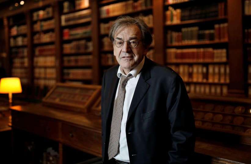 Alain Finkielkraut in the Institut de France library, Paris, France, December 1, 2016. (photo credit: REUTERS/BENOIT TESSIER)