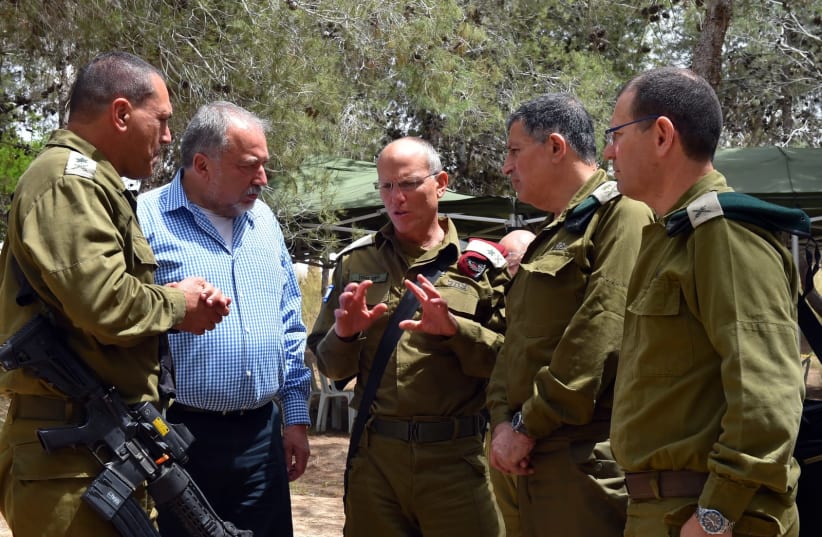 Maj.-Gen. (res.) Nitzan Alon (C) talks to former defense minister Avigdor Liberman (photo credit: DEFENSE MINISTRY)