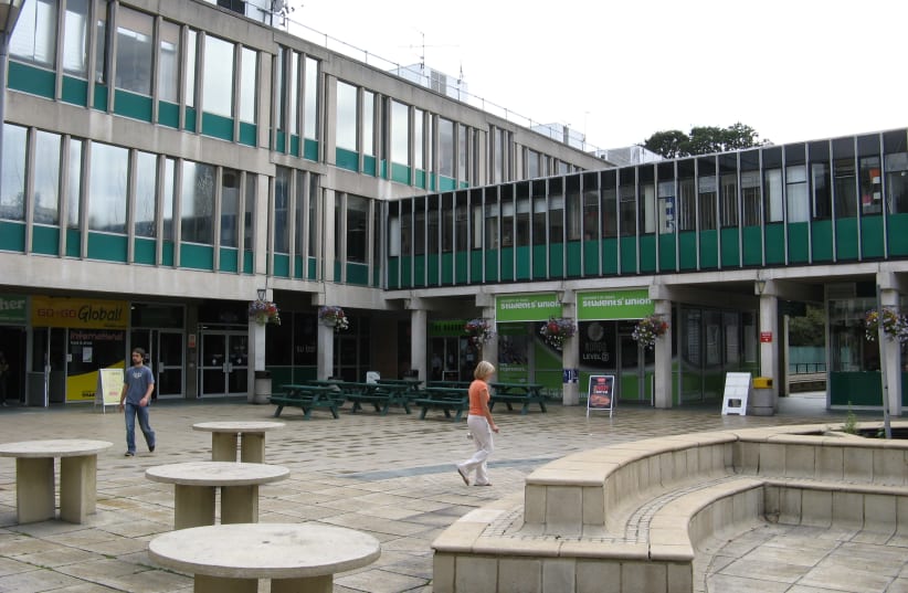 Students' Union, University of Essex, Colchester Campus, across Square 3 (photo credit: Wikimedia Commons)