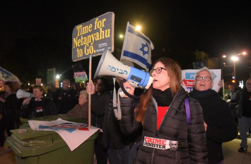 Protesters at Tel Aviv Habima Square, March 2, 2019 (photo credit: AVSHALOM SASSONI)