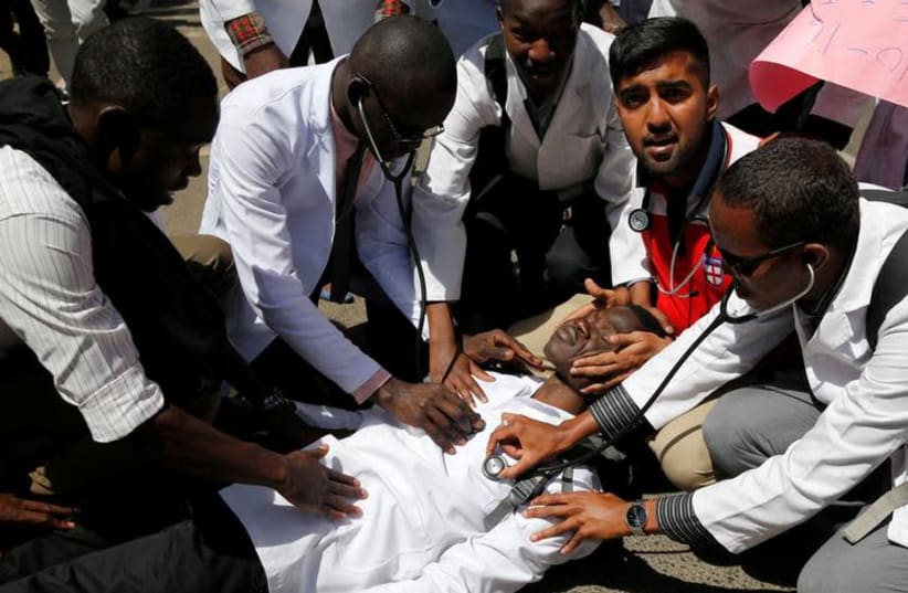 Kenyan student doctors perform a drill (photo credit: REUTERS/THOMAS MUKOYA)