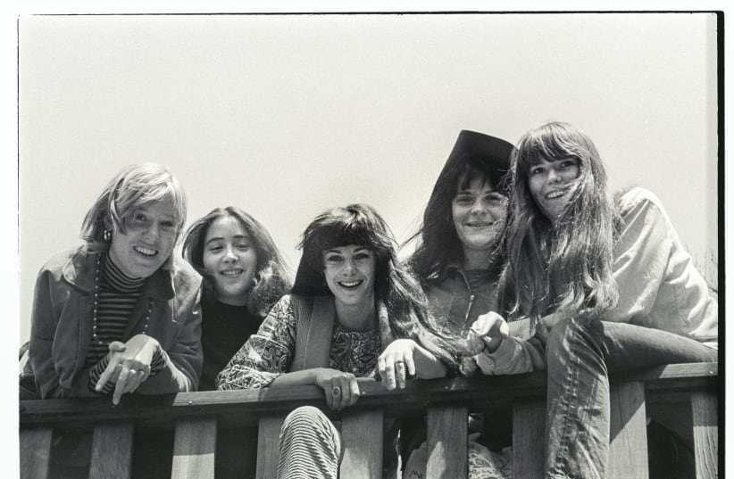 ACE OF CUPS in 1967. Denise Kaufman is second from left (above) and second from right in the photo on the right. (photo credit: LISA LAW)